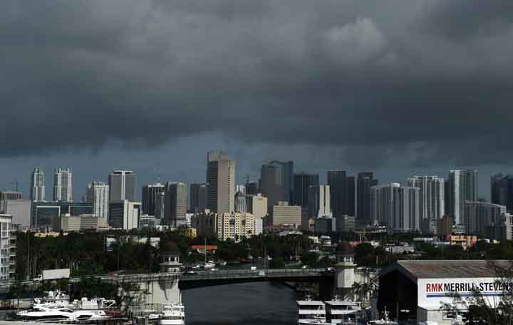 飓风将至 美国佛罗里达州进入紧急状态