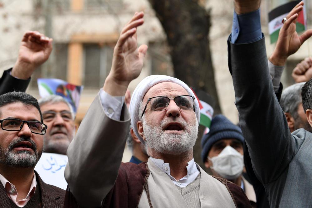 1��14�գ������������׶��º����μӼ��ᡣ�����ʷ���˹ͨѶ�籨������ǧ����ѧ�ҡ���ʦ��˾����Ա14�������ʸ��ؾ��м��ᣬ������ɫ�ж԰���˹̹�˷��µ����С��»������ɳ������