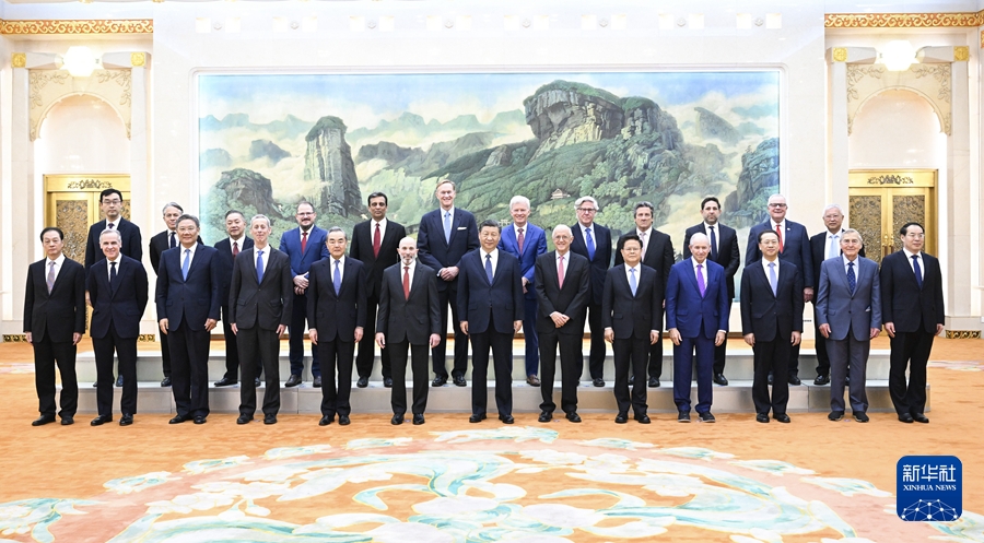 3月27日，国家主席习近平在北京人民大会堂集体会见美国工商界和战略学术界代表。新华社记者 申宏 摄