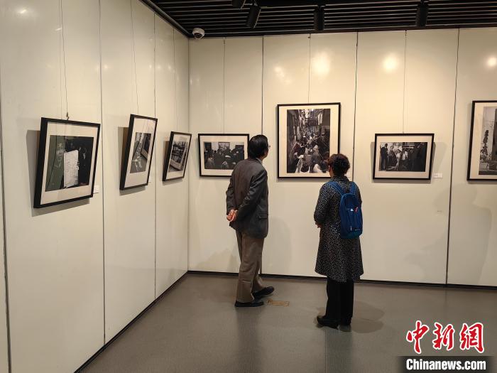 “嗨，上海”旅美摄影家龚建华摄影展启幕