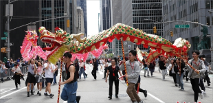 “亚太裔传统文化大游行”在美国纽约举行
