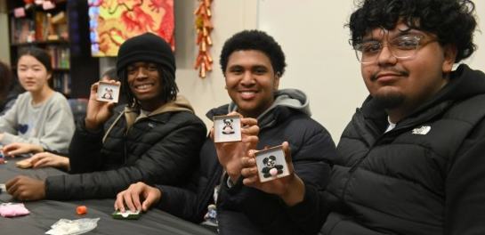 美国高中生“中国城里品中国”