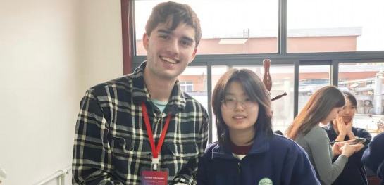 特写：在跨越太平洋的友谊传承中迎新年