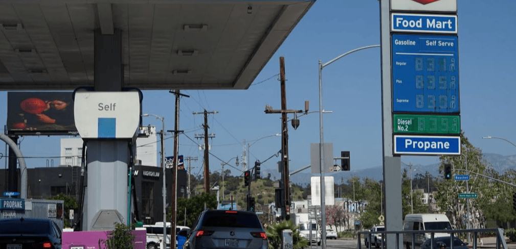 美对伊朗动武“非法” 民众为高油价埋单