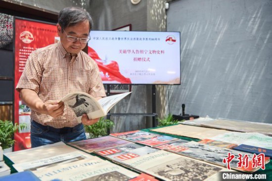 捐赠仪式现场。黄昱东 摄