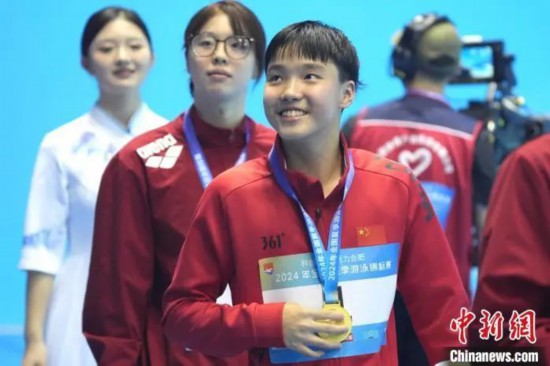 2024年全国夏季游泳锦标赛，于子迪摘得女子200米个人混合泳金牌。中新社记者 韩苏原 摄