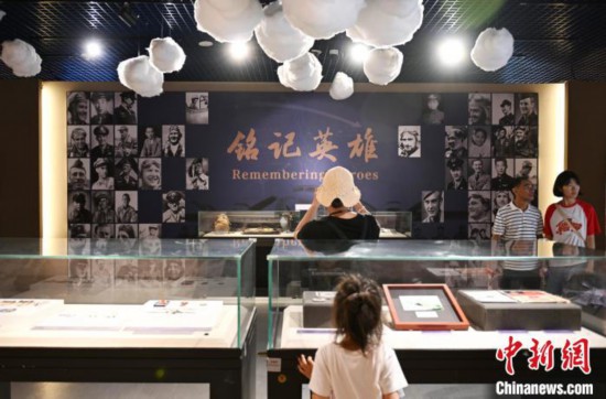6月24日,“铭记英雄——飞虎队主题历史图片展”在福建博物院开幕。中新社记者 吕明 摄