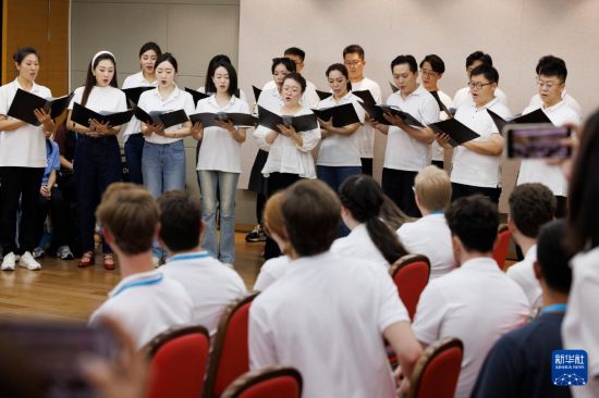 7月14日，在中国交响乐团，来自中国交响乐团的艺术家在演唱。