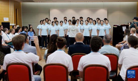 7月14日，在中国交响乐团，河北省正定中学合唱团在演唱。