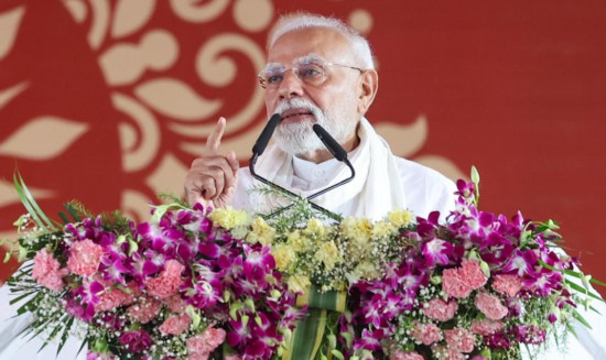 印度总理莫迪8月2日在印度北方邦城市瓦拉纳西的一个集会上发表讲话。（图片来自莫迪办公室网站）