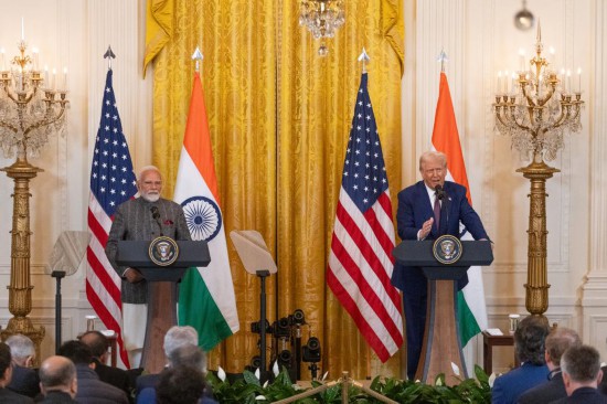 2月13日，美国总统特朗普（右）与到访的印度总理莫迪在华盛顿白宫出席联合记者会。新华社记者胡友松摄