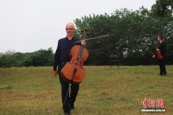 10月14日,费城交响乐团大提琴家Alex Veltman参加演奏。孙琳茹 摄