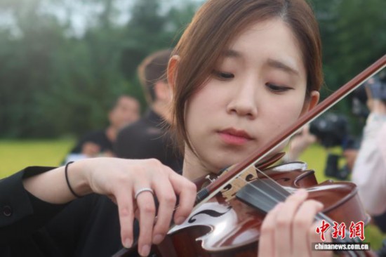 10月14日,费城交响乐团副首席Christine Lim正在演奏。孙琳茹 摄