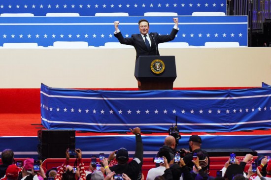 这是2025年1月20日埃隆·马斯克在美国首都华盛顿第一资本体育馆讲话的照片。新华社记者吴晓凌摄